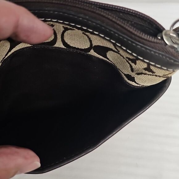 COACH SIGNATURE STRIPE SWINGPACK BFPM-06-053 - Picture 3 of 9